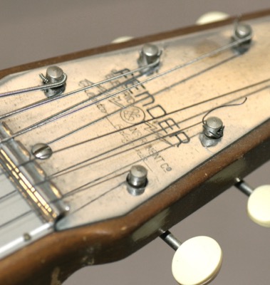 FENDER LAP-STEEL HEADSTOCK - Photo de John Peden