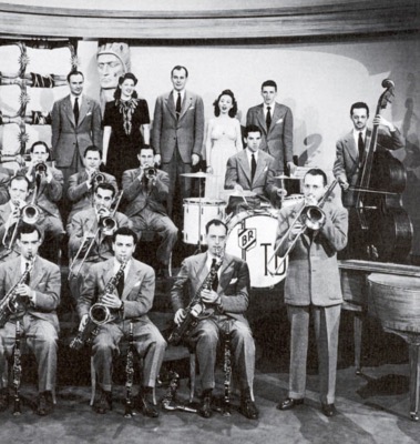 THE TOMMY DORSEY BAND (NOTE BASS PLAYER) - Photo du Domaine public